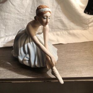 Ballerina Mann of Japan Swan Lake music box. Callout on music box